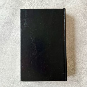 Библия 048 код 25048-57 дизайн "Библия с вензелем", твердый пер., цвет черный